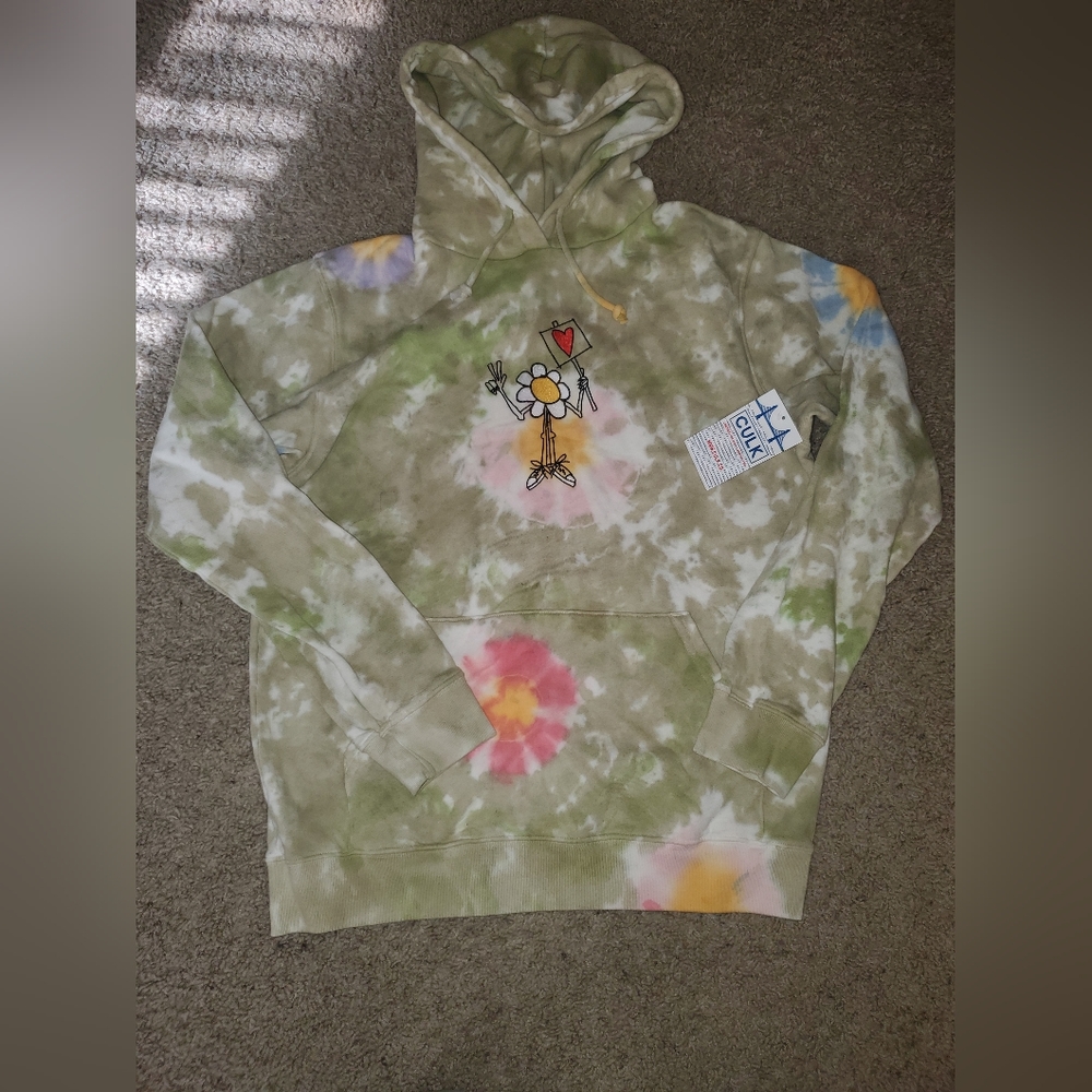 NWT TIE-DYE HOODIE